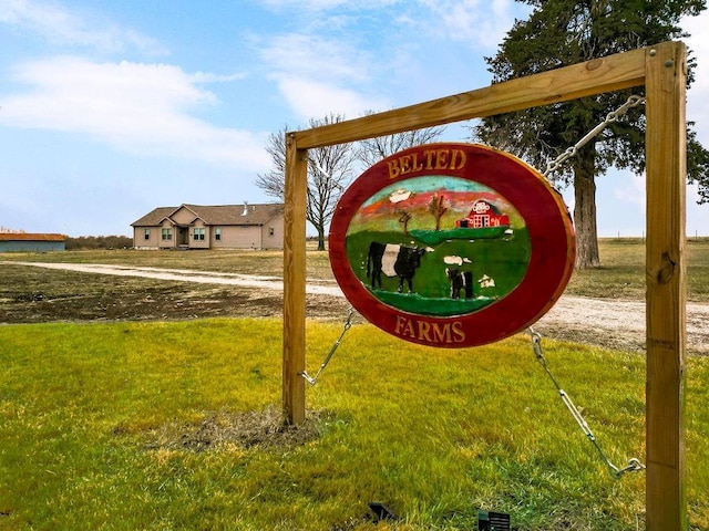 community / neighborhood sign with a lawn