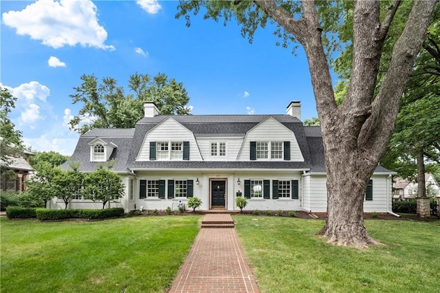 new england style home with a front yard