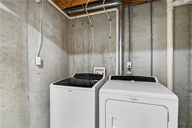 washroom with laundry area and independent washer and dryer