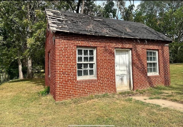 view of outbuilding