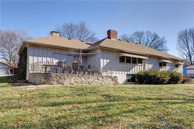 rear view of house featuring a lawn