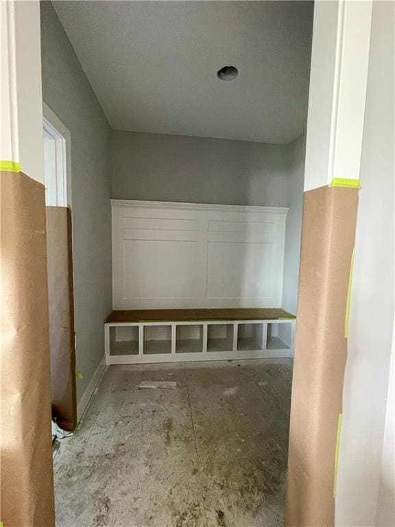 16577 W 165th Pl, Olathe, KS 66062 - mudroom featuring baseboards