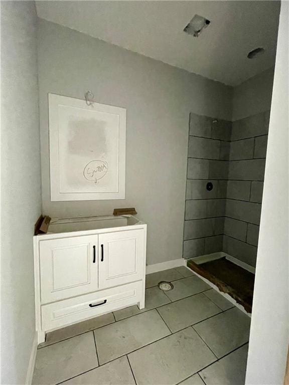 16577 W 165th Pl, Olathe, KS 66062 - full bathroom with tiled shower and vanity