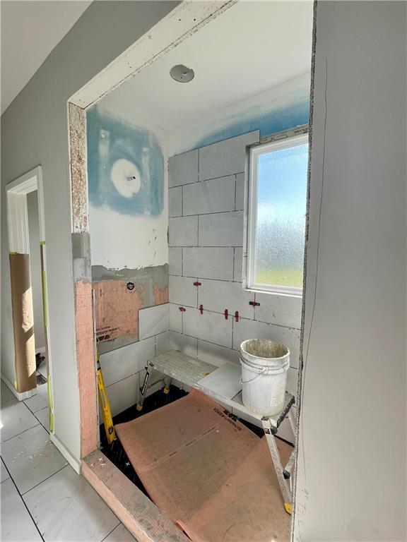 16577 W 165th Pl, Olathe, KS 66062 - bathroom featuring tile patterned flooring