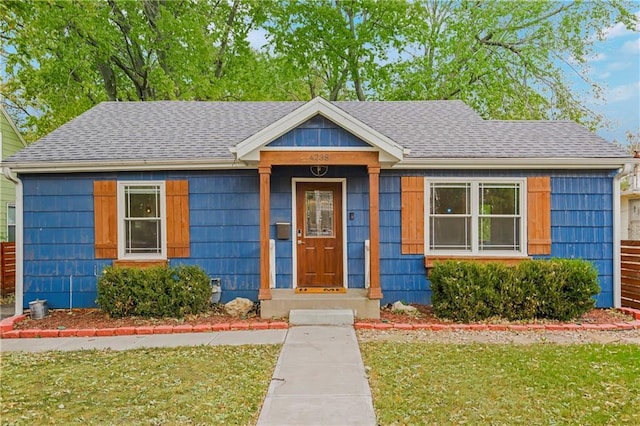 view of front of home with a front lawn