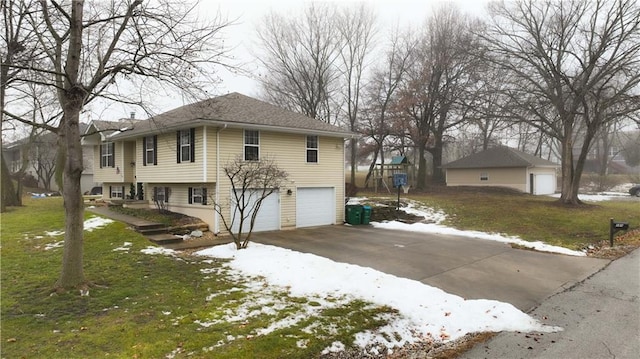 view of front of property featuring a garage and a yard