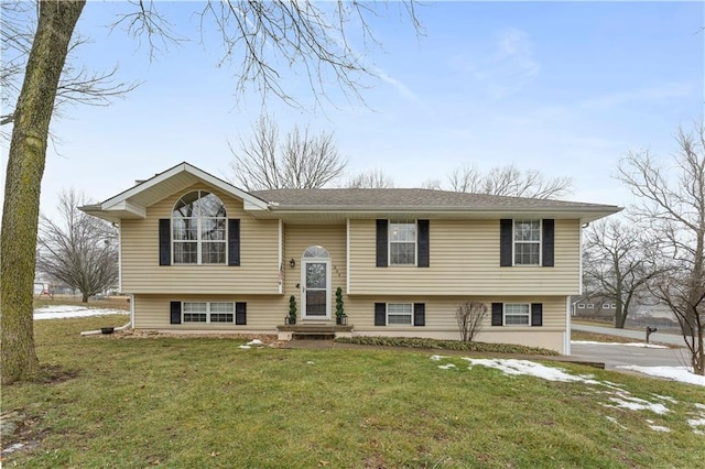 bi-level home featuring a front yard