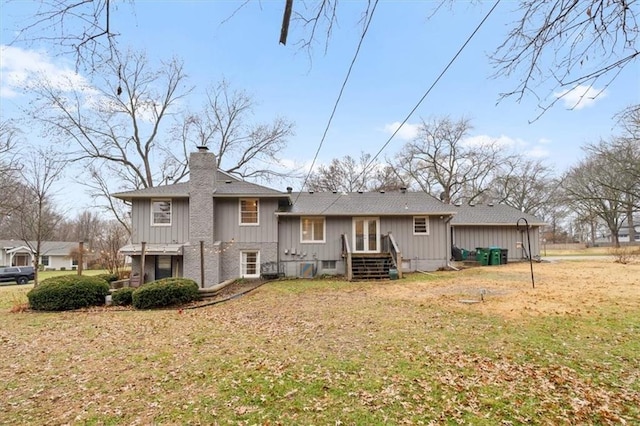 back of house featuring a lawn