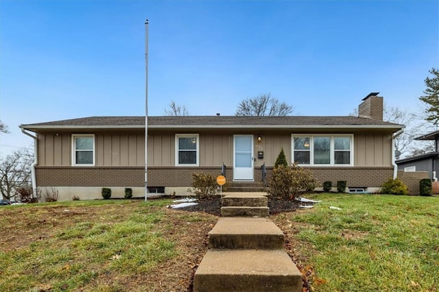 single story home featuring a front yard