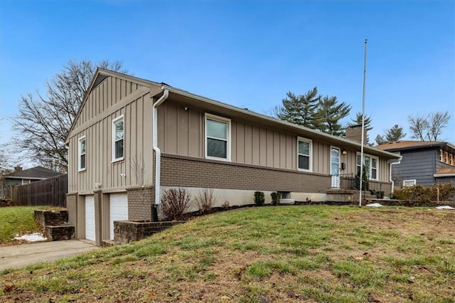 view of front of house featuring a garage and a front lawn