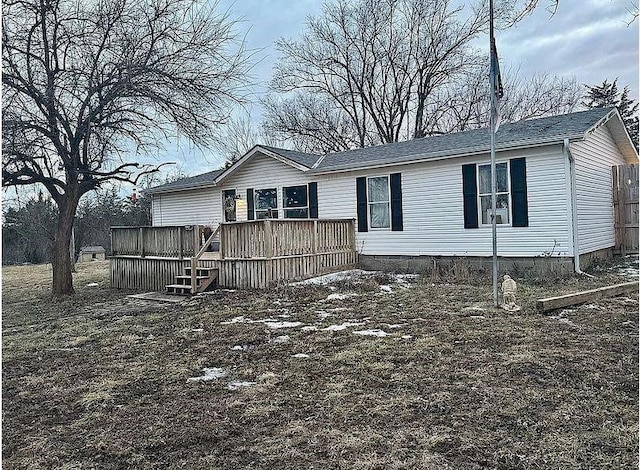 manufactured / mobile home with a wooden deck