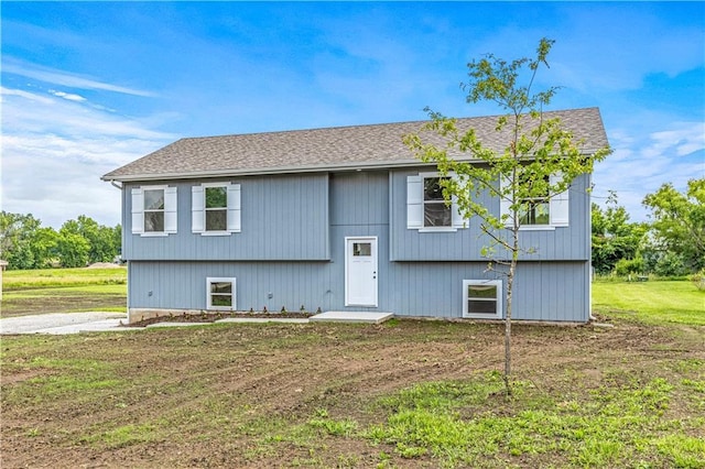 123 NW 171st Rd, Warrensburg, MO 64093 - bi-level home with a front lawn and roof with shingles