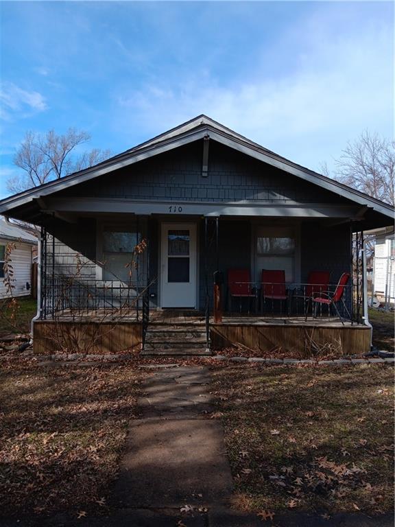 view of front of house featuring covered porch