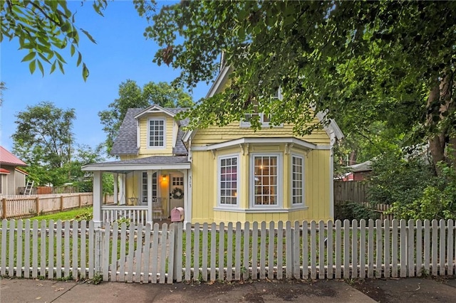 view of front of house with covered porch