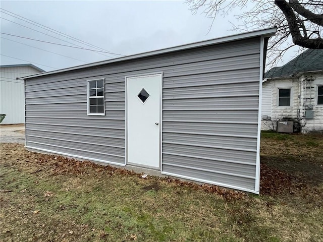 view of outdoor structure featuring a yard