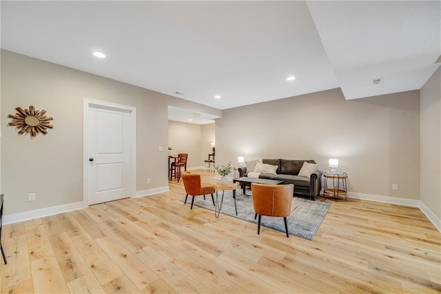 living area with recessed lighting, baseboards, visible vents, and light wood-style flooring