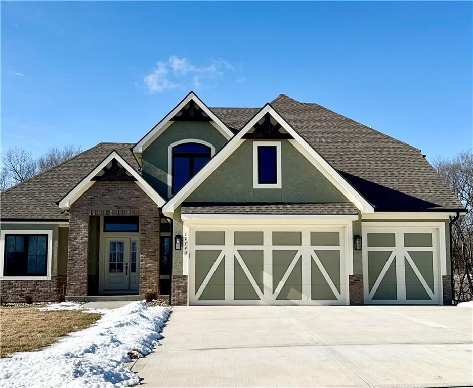 craftsman house with a garage