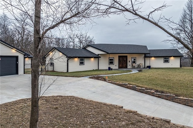 ranch-style house featuring a front yard