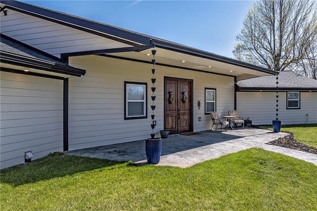 view of front of house with a front yard