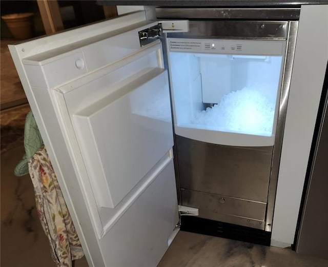 room details with washer / dryer and concrete floors
