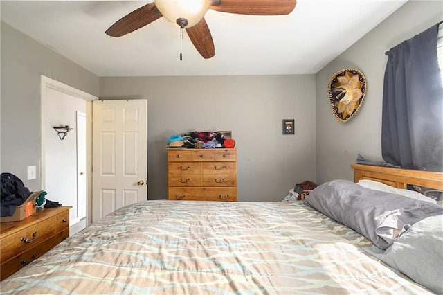 bedroom with ceiling fan