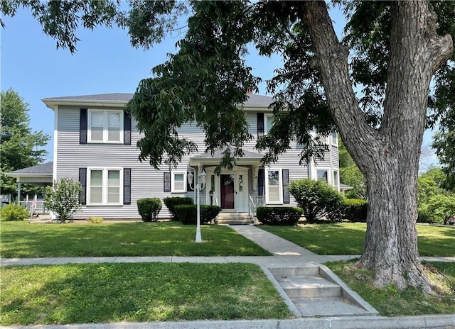 colonial inspired home featuring a front yard