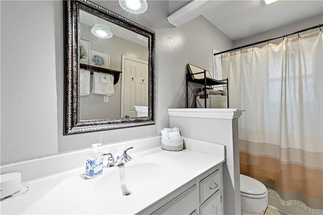 bathroom with a shower with curtain, vanity, and toilet