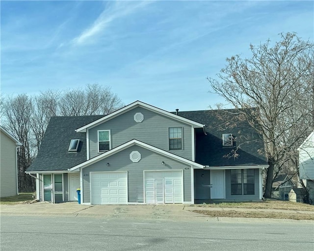 view of front property featuring a garage