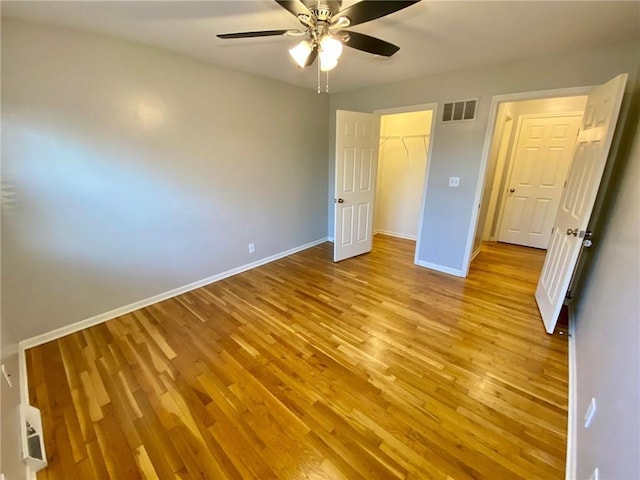 unfurnished bedroom with light hardwood / wood-style flooring, a closet, and ceiling fan