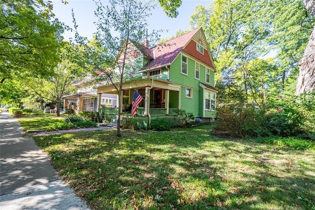 view of front facade featuring a front lawn and covered porch