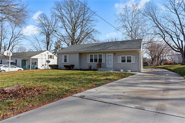 view of front facade with a front yard