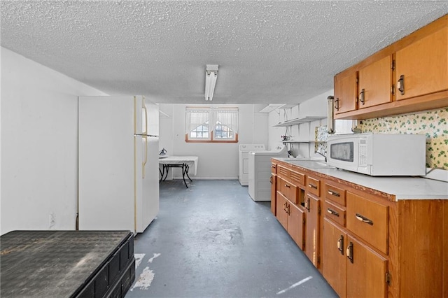 kitchen featuring independent washer and dryer and a textured ceiling