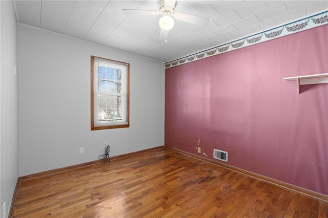 unfurnished room with wood-type flooring and ceiling fan