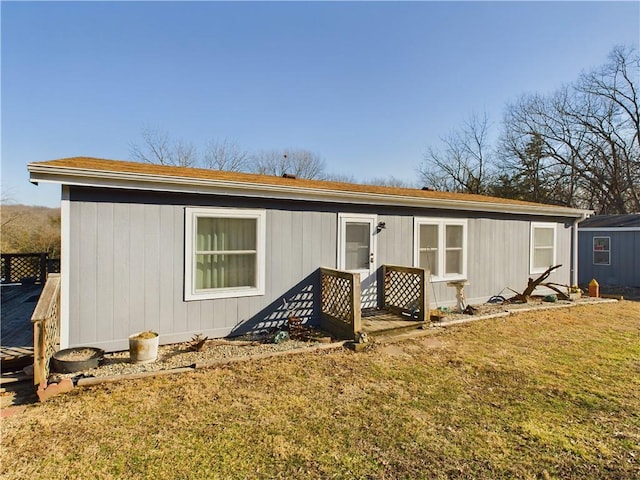 view of front of property with a front yard