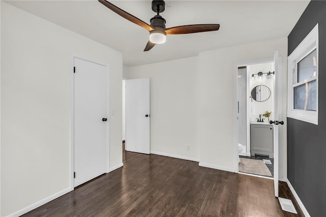 unfurnished room featuring dark wood-type flooring and ceiling fan