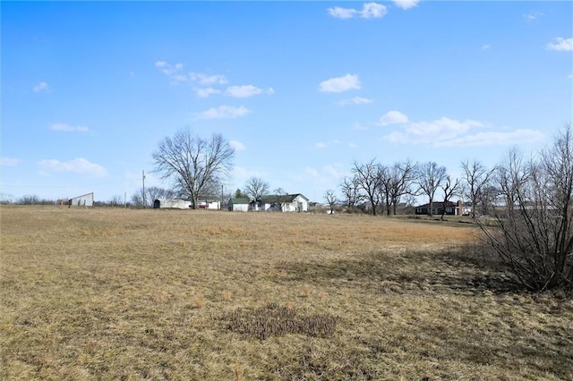 view of yard featuring a rural view