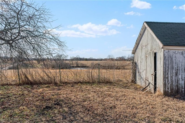 view of yard featuring an outdoor structure and a storage unit