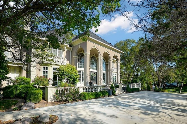 view of mediterranean / spanish-style house