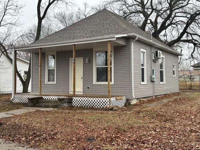 bungalow-style home featuring covered porch