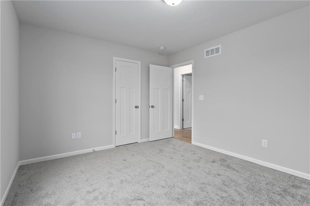 unfurnished room featuring carpet flooring