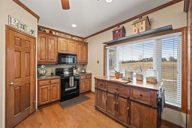 kitchen with crown molding, black appliances, light wood-type flooring, ceiling fan, and backsplash