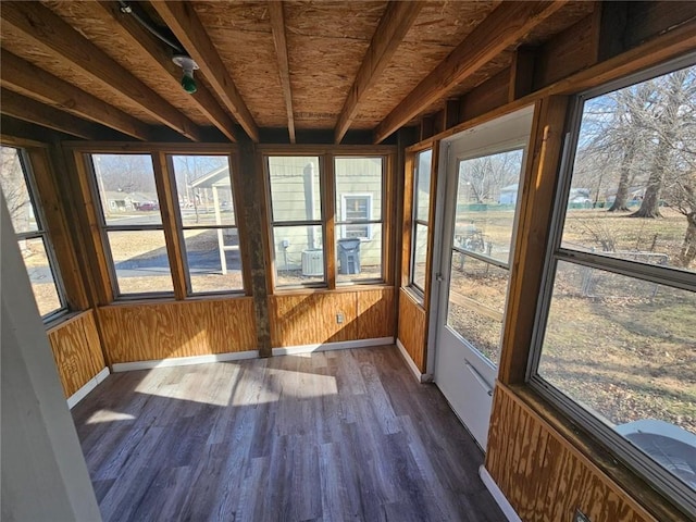 unfurnished sunroom with a healthy amount of sunlight