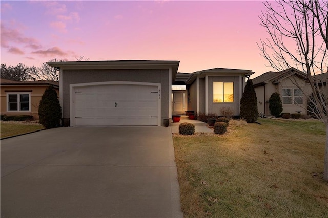 view of front facade featuring a garage and a lawn