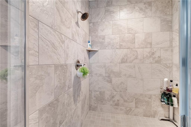 bathroom featuring tiled shower