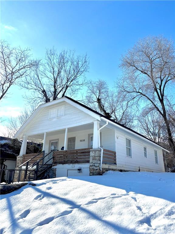 view of front of home featuring covered porch