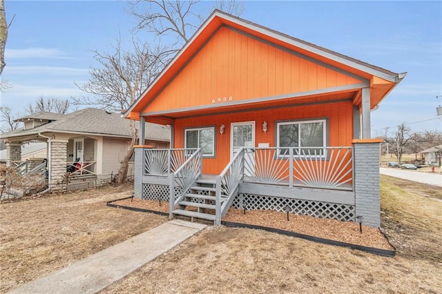 view of front of house featuring a porch