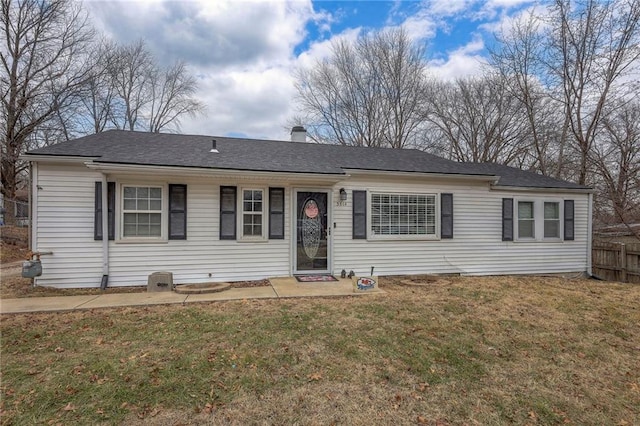 single story home featuring a front lawn