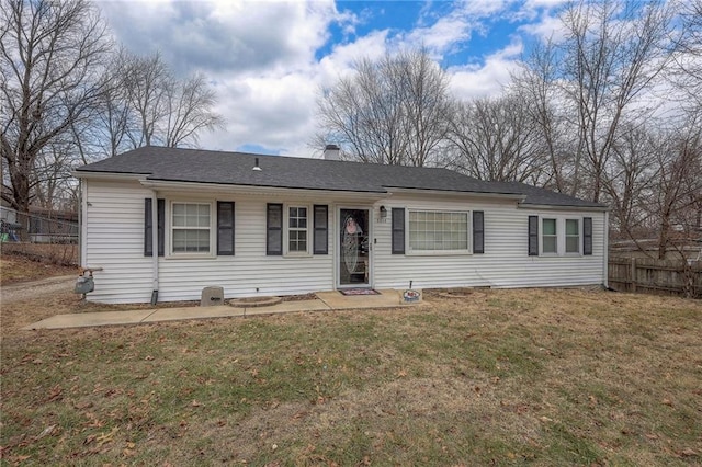 single story home featuring a front yard