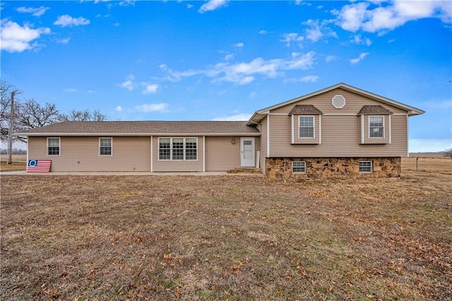 split level home featuring a front yard