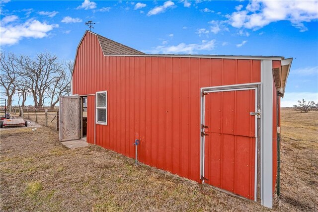 view of outdoor structure featuring a yard